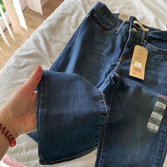Levi's Denim - !!FINAL PRICE!! NEW W TAG Levi’s sculpting jeans